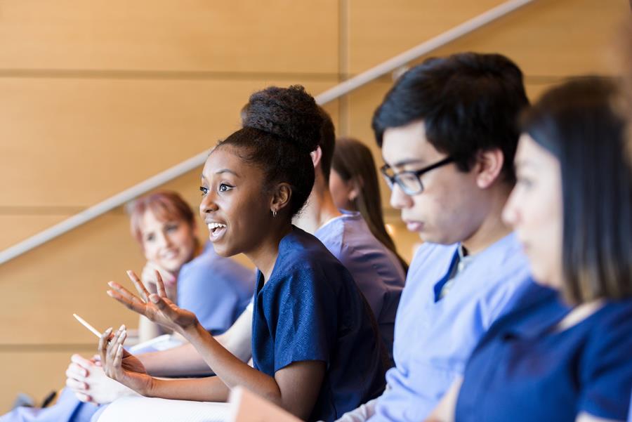 Clarinval : les gardes non rémunérées des étudiants avant Master ne sont pas illégales