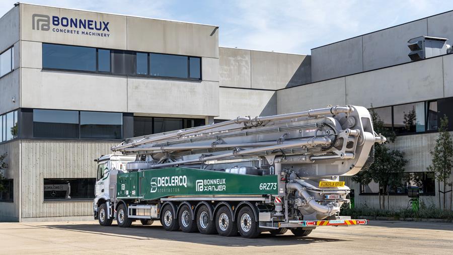 Indrukwekkende 73 meter Bonneux Xanjer betonpomp