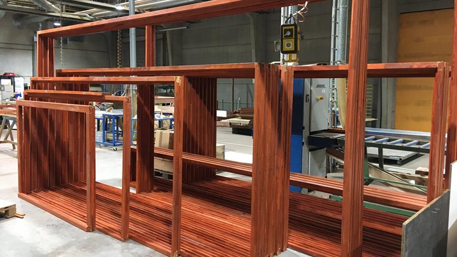 Des fenêtres en Padouk FSC pour le bâtiment central de l'Université de Liège