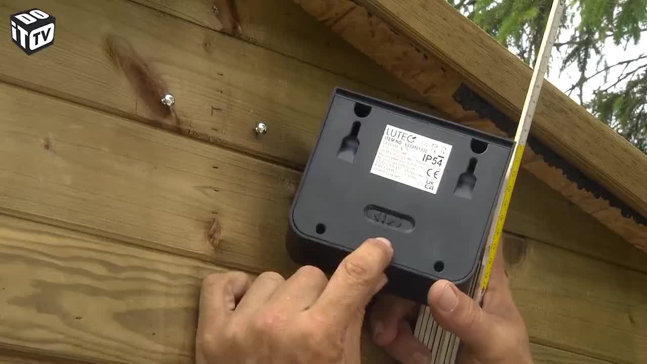 Le montage d'une lampe solaire d'extérieur