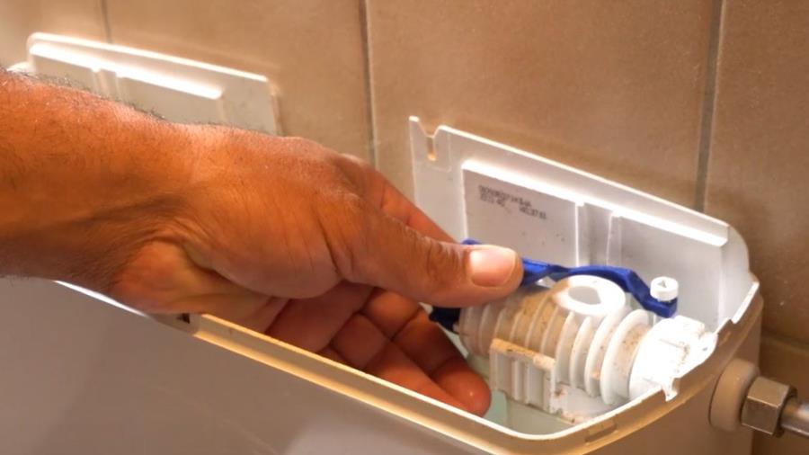 Comment réparer un WC qui coule?