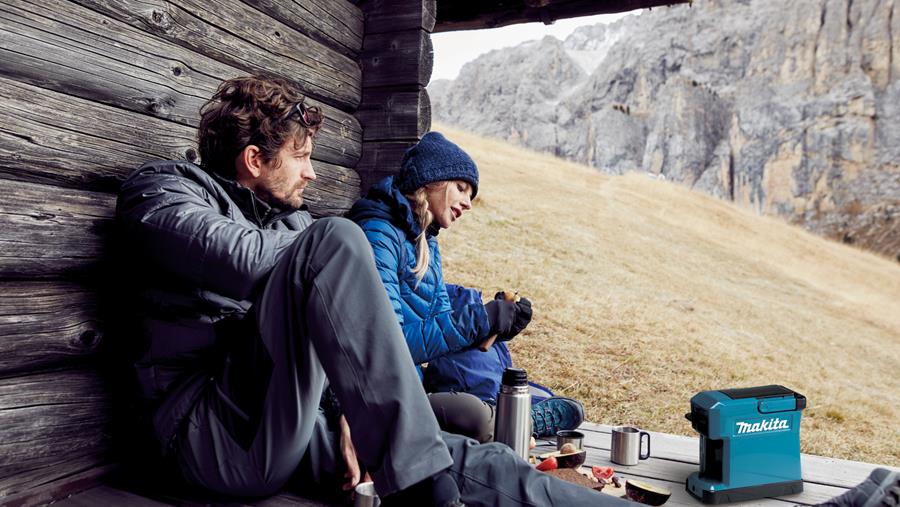 Bricoler, jardiner et camper avec une seule batterie