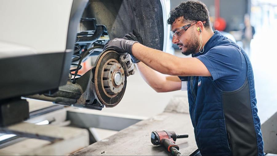 La moitié des jeunes conducteurs reporte l’entretien