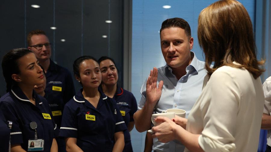 Grèves et épidémie de grippe menacent le NHS, alerte le ministre de la Santé britannique