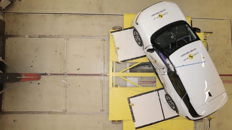 Ford développe un nouvel airbag latéral central